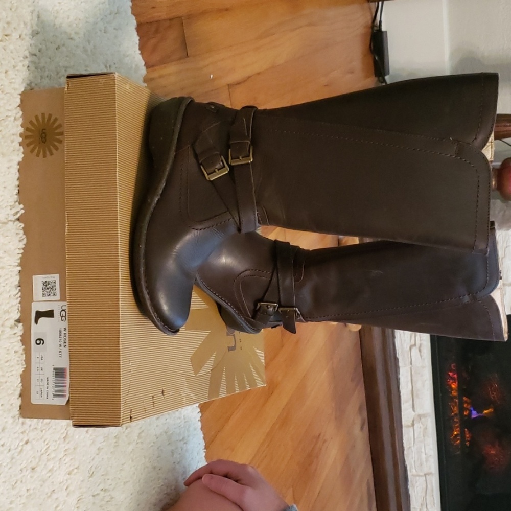 UGG Womens Rosen size 6